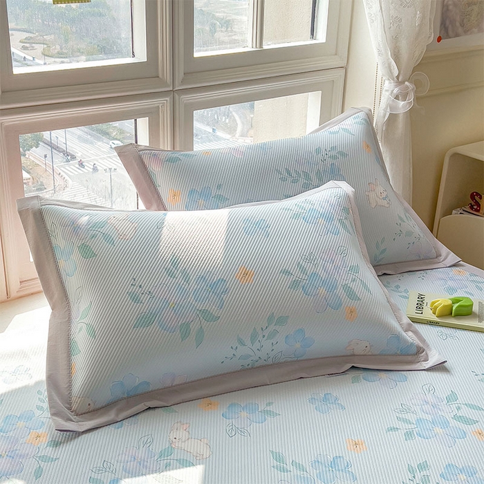 91家纺网 家纺一手货源 找家纺 宜派家纺 2026新款夏季花卉冰丝凉席床笠凉感值过0.21单件夏天冰豆豆A类可机洗学生宿舍空调软席 春漫庭-床席