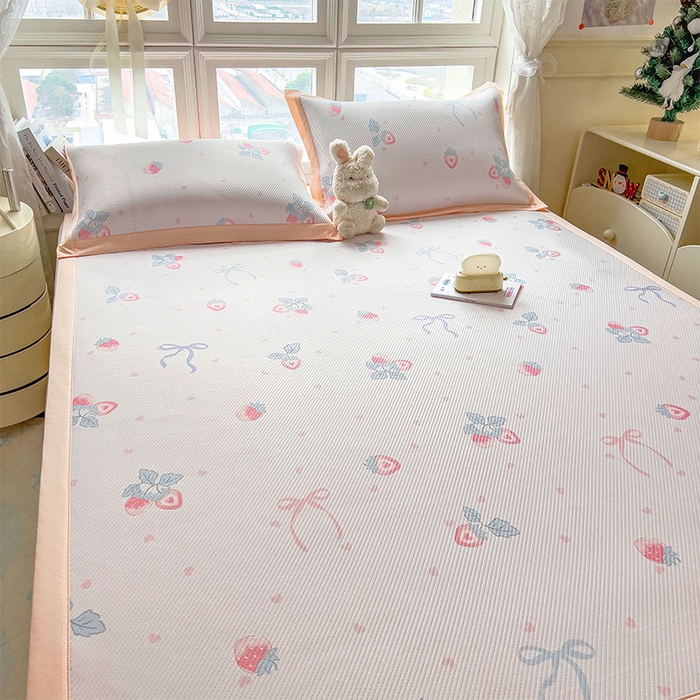 91家纺网 家纺一手货源 找家纺 宜派家纺 2026新款夏季花卉冰丝凉席床笠凉感值过0.21单件夏天冰豆豆A类可机洗学生宿舍空调软席 草莓甜心-床席