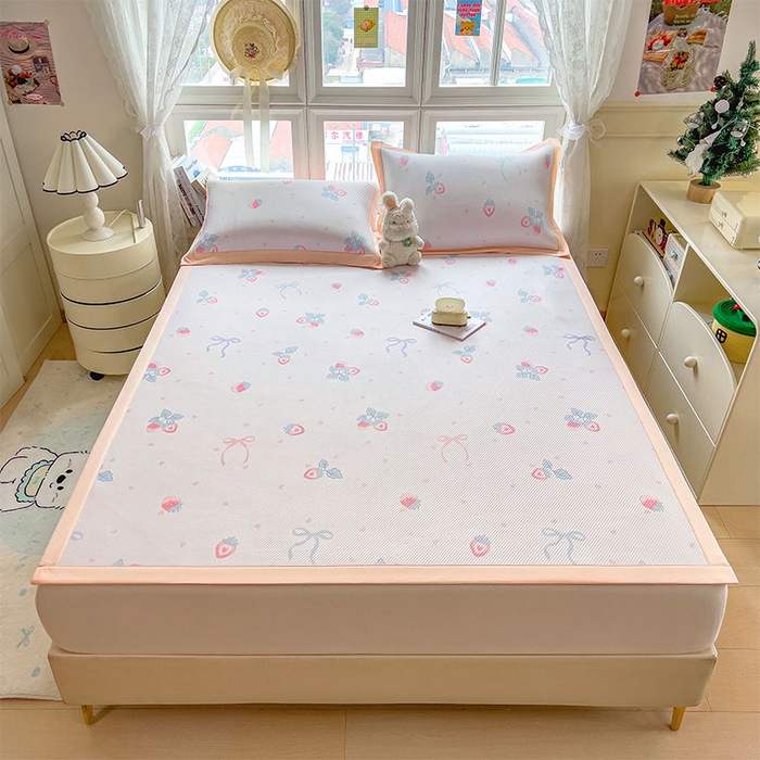 91家纺网 家纺一手货源 找家纺 宜派家纺 2026新款夏季花卉冰丝凉席床笠凉感值过0.21单件夏天冰豆豆A类可机洗学生宿舍空调软席 草莓甜心-床席