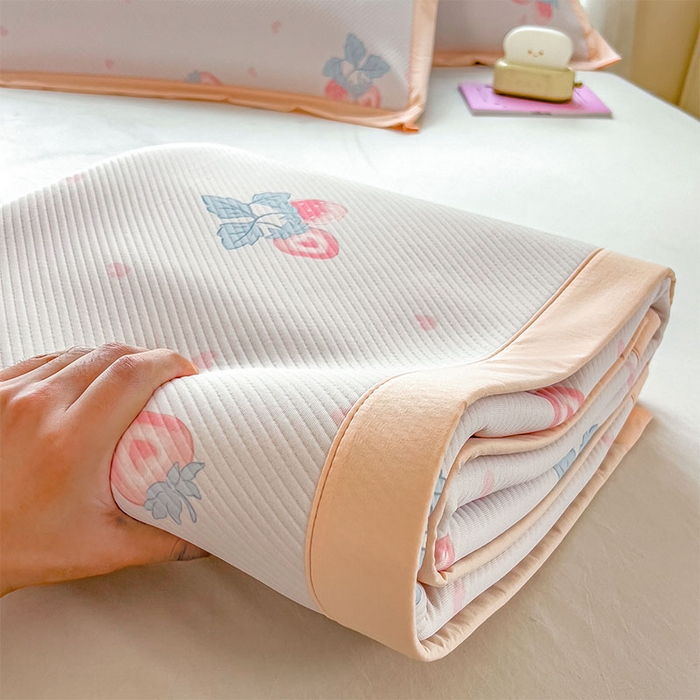 91家纺网 家纺一手货源 找家纺 宜派家纺 2026新款夏季花卉冰丝凉席床笠凉感值过0.21单件夏天冰豆豆A类可机洗学生宿舍空调软席 草莓甜心-床席