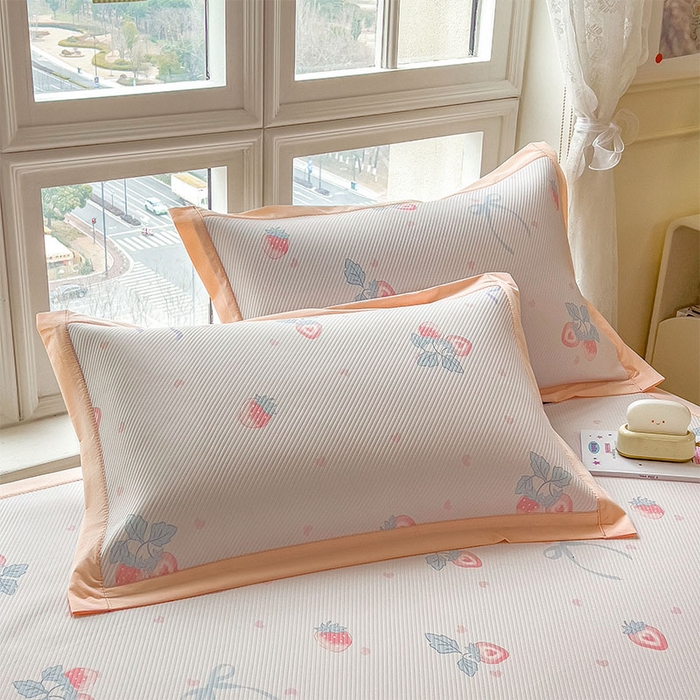 91家纺网 家纺一手货源 找家纺 宜派家纺 2026新款夏季花卉冰丝凉席床笠凉感值过0.21单件夏天冰豆豆A类可机洗学生宿舍空调软席 草莓甜心-床席