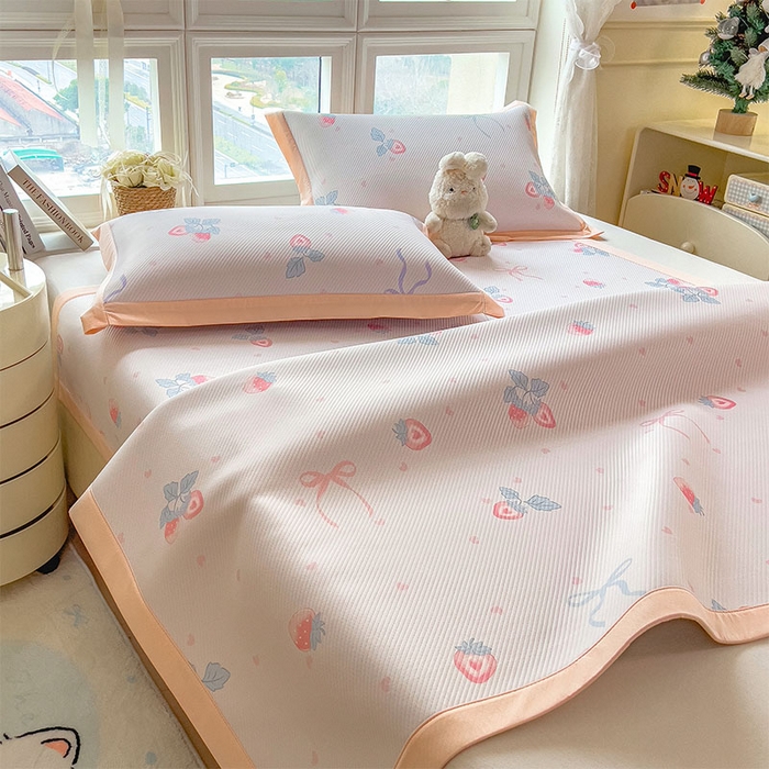 91家纺网 家纺一手货源 找家纺 宜派家纺 2026新款夏季花卉冰丝凉席床笠凉感值过0.21单件夏天冰豆豆A类可机洗学生宿舍空调软席 草莓甜心-床席