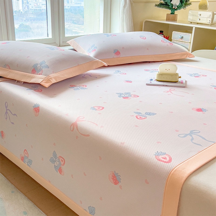 91家纺网 家纺一手货源 找家纺 宜派家纺 2026新款夏季花卉冰丝凉席床笠凉感值过0.21单件夏天冰豆豆A类可机洗学生宿舍空调软席 草莓甜心-床席