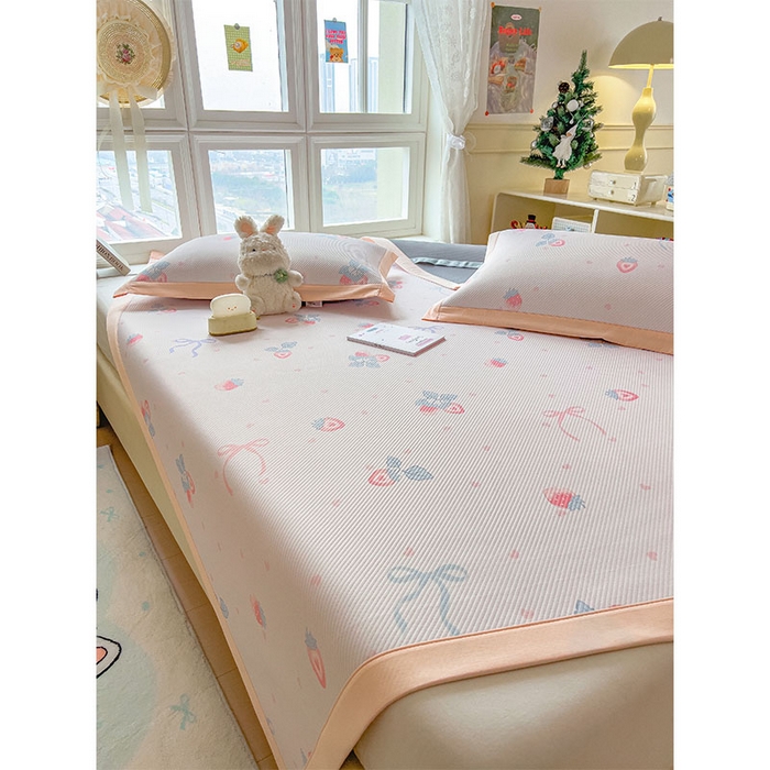 91家纺网 家纺一手货源 找家纺 宜派家纺 2026新款夏季花卉冰丝凉席床笠凉感值过0.21单件夏天冰豆豆A类可机洗学生宿舍空调软席 草莓甜心-床席