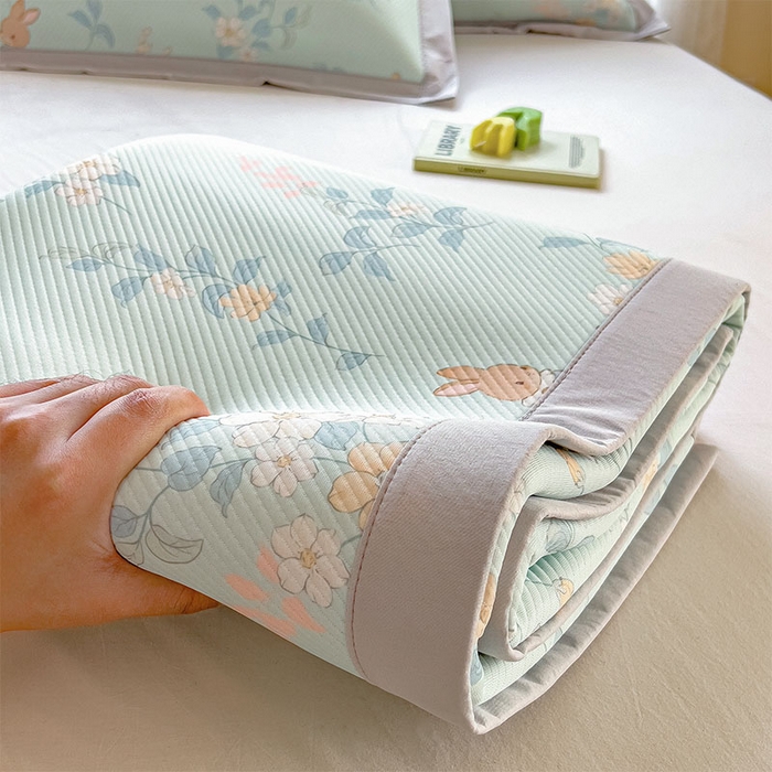 91家纺网 家纺一手货源 找家纺 宜派家纺 2026新款夏季花卉冰丝凉席床笠凉感值过0.21单件夏天冰豆豆A类可机洗学生宿舍空调软席 丛林小兔-床席