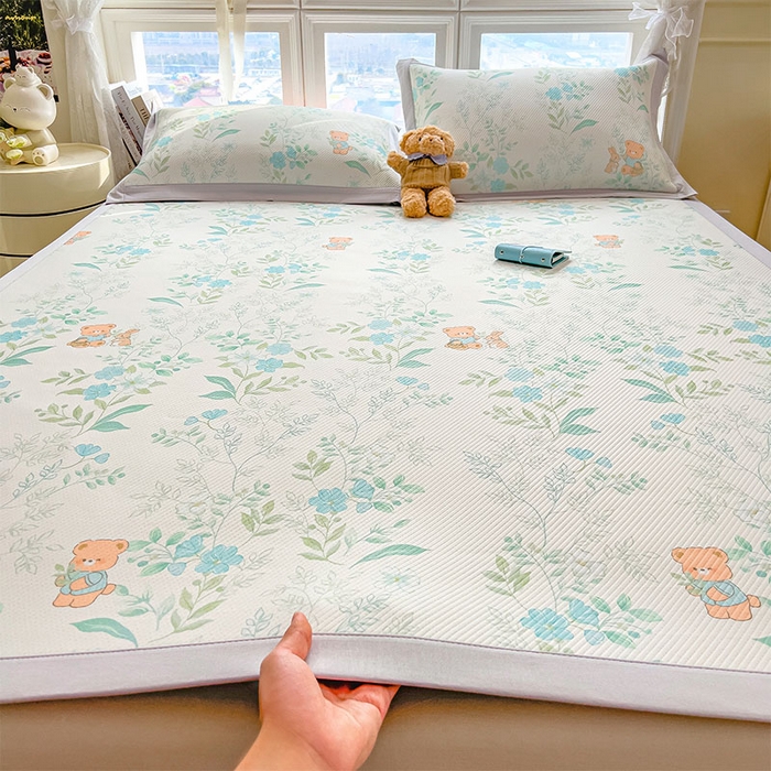 91家纺网 家纺一手货源 找家纺 宜派家纺 2026新款夏季花卉冰丝凉席床笠凉感值过0.21单件夏天冰豆豆A类可机洗学生宿舍空调软席 丛林小熊-床席