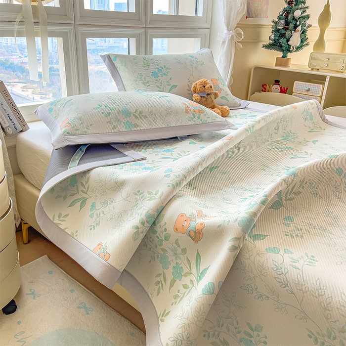 91家纺网 家纺一手货源 找家纺 宜派家纺 2026新款夏季花卉冰丝凉席床笠凉感值过0.21单件夏天冰豆豆A类可机洗学生宿舍空调软席 丛林小熊-床席