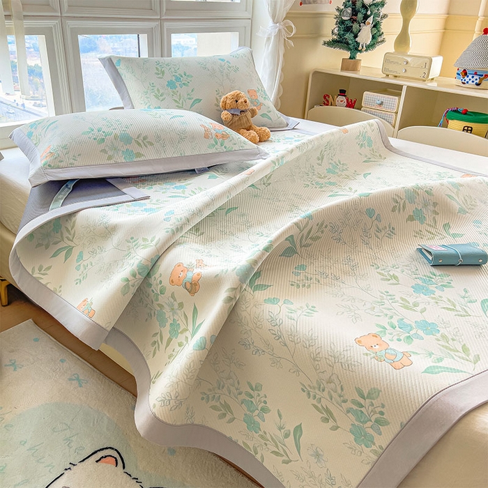 91家纺网 家纺一手货源 找家纺 宜派家纺 2026新款夏季花卉冰丝凉席床笠凉感值过0.21单件夏天冰豆豆A类可机洗学生宿舍空调软席 丛林小熊-床席