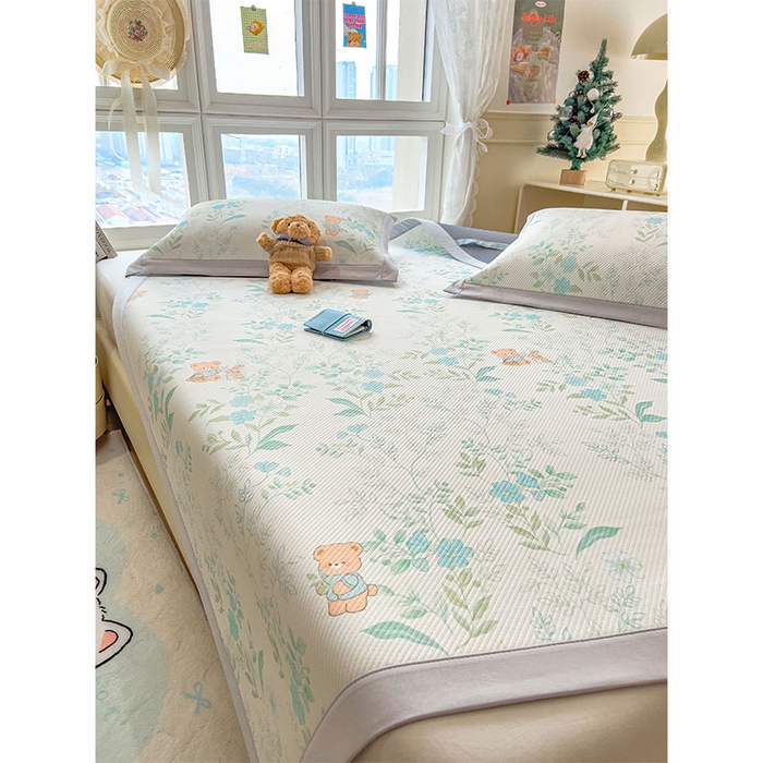 91家纺网 家纺一手货源 找家纺 宜派家纺 2026新款夏季花卉冰丝凉席床笠凉感值过0.21单件夏天冰豆豆A类可机洗学生宿舍空调软席 丛林小熊-床席