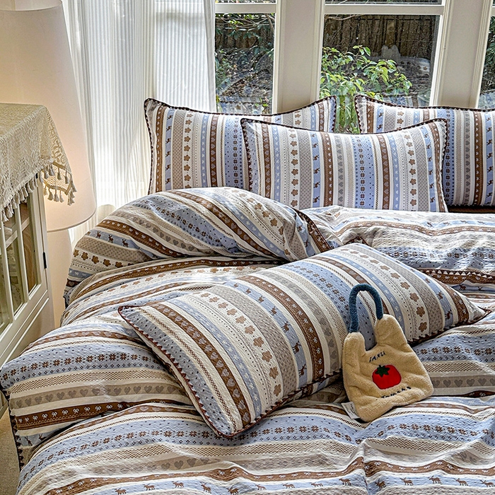 91家纺网 家纺一手货源 找家纺 梵希雅 2026新款费尔岛风贝壳边泡芙棉四件套床单被套宿舍三件套单品 棕蓝麋鹿