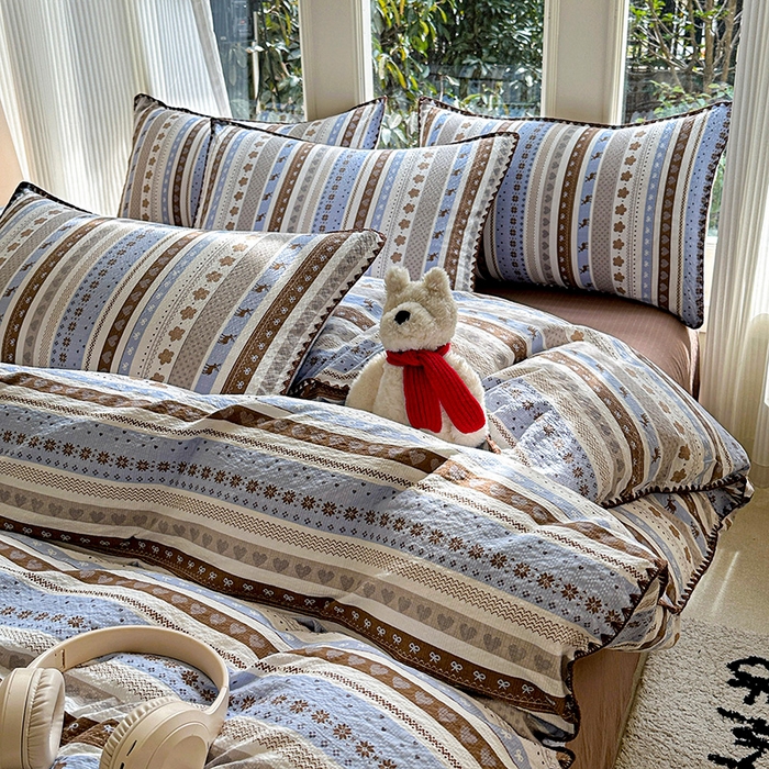 91家纺网 家纺一手货源 找家纺 梵希雅 2026新款费尔岛风贝壳边泡芙棉四件套床单被套宿舍三件套单品 棕蓝麋鹿