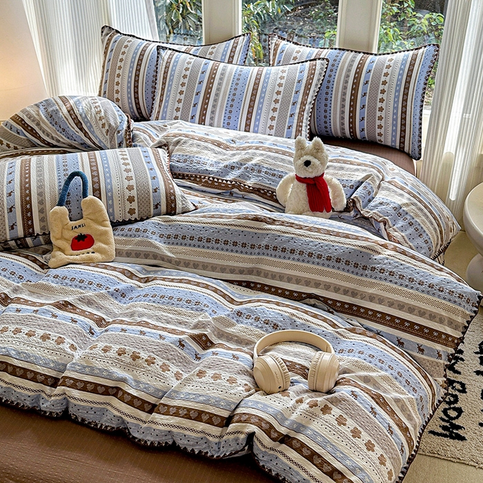 91家纺网 家纺一手货源 找家纺 梵希雅 2026新款费尔岛风贝壳边泡芙棉四件套床单被套宿舍三件套单品 棕蓝麋鹿