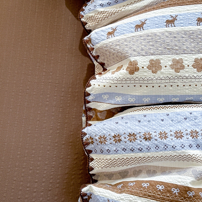 91家纺网 家纺一手货源 找家纺 梵希雅 2026新款费尔岛风贝壳边泡芙棉四件套床单被套宿舍三件套单品 棕蓝麋鹿