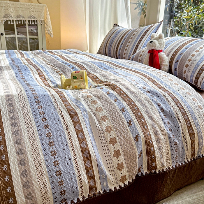 91家纺网 家纺一手货源 找家纺 梵希雅 2026新款费尔岛风贝壳边泡芙棉四件套床单被套宿舍三件套单品 棕蓝麋鹿