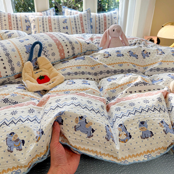 91家纺网 家纺一手货源 找家纺 梵希雅 2026新款费尔岛风贝壳边泡芙棉四件套床单被套宿舍三件套单品 雾蓝自由马