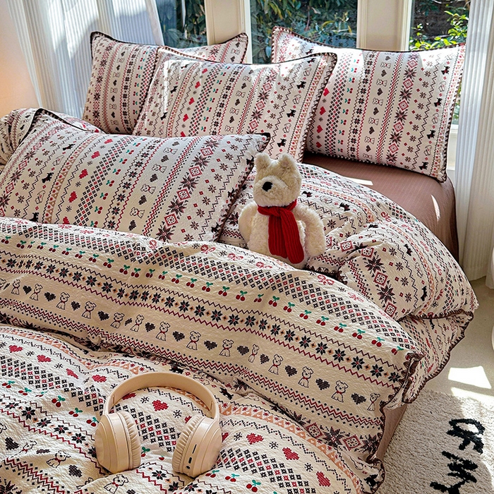 91家纺网 家纺一手货源 找家纺 梵希雅 2026新款费尔岛风贝壳边泡芙棉四件套床单被套宿舍三件套单品 红棕萌犬