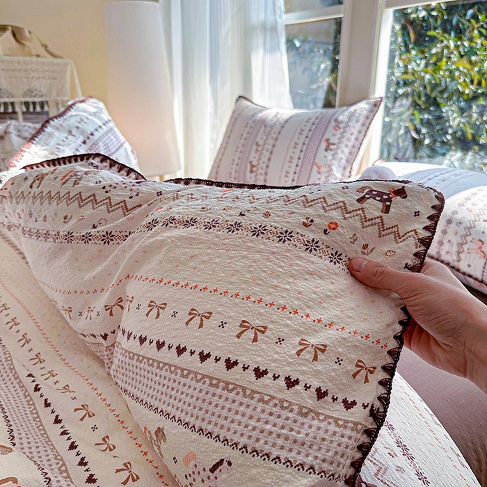 91家纺网 家纺一手货源 找家纺 梵希雅 2026新款费尔岛风贝壳边泡芙棉四件套床单被套宿舍三件套单品 焦糖木马