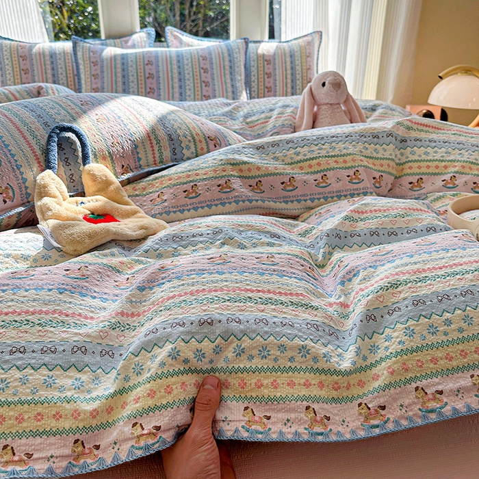 91家纺网 家纺一手货源 找家纺 梵希雅 2026新款费尔岛风贝壳边泡芙棉四件套床单被套宿舍三件套单品 甜粉摇马