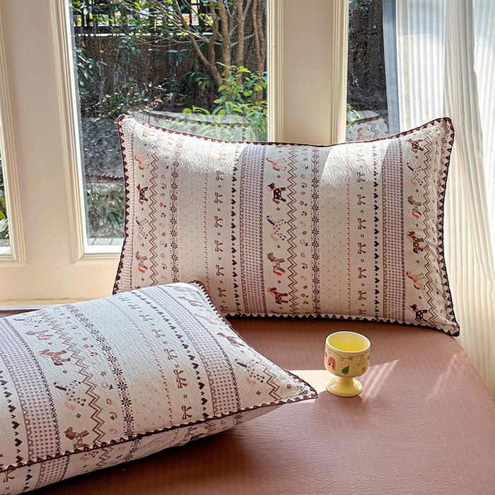 91家纺网 家纺一手货源 找家纺 梵希雅 2026新款费尔岛风贝壳边泡芙棉四件套床单被套宿舍三件套单品 焦糖木马