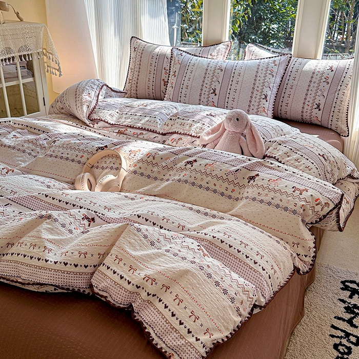 91家纺网 家纺一手货源 找家纺 梵希雅 2026新款费尔岛风贝壳边泡芙棉四件套床单被套宿舍三件套单品 焦糖木马