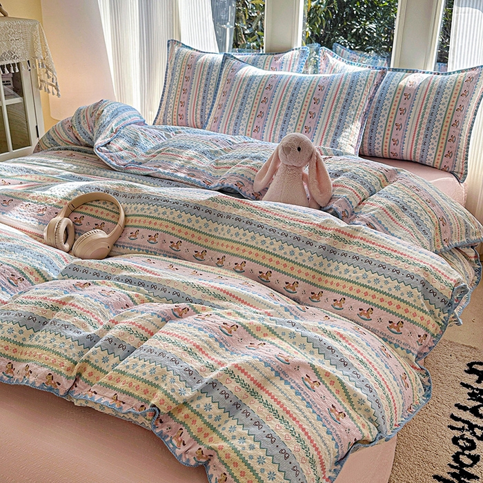 91家纺网 家纺一手货源 找家纺 梵希雅 2026新款费尔岛风贝壳边泡芙棉四件套床单被套宿舍三件套单品 甜粉摇马