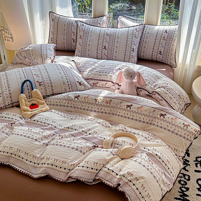 91家纺网 家纺一手货源 找家纺 梵希雅 2026新款费尔岛风贝壳边泡芙棉四件套床单被套宿舍三件套单品 焦糖木马