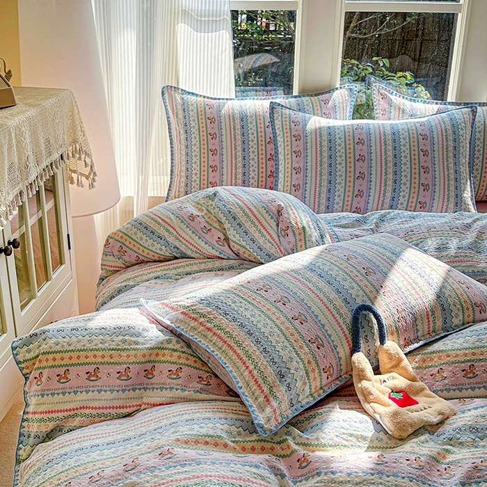 91家纺网 家纺一手货源 找家纺 梵希雅 2026新款费尔岛风贝壳边泡芙棉四件套床单被套宿舍三件套单品 甜粉摇马