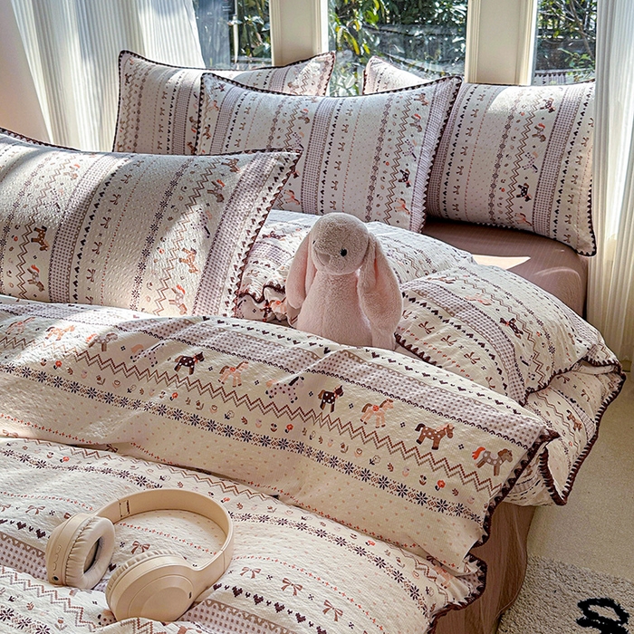 91家纺网 家纺一手货源 找家纺 梵希雅 2026新款费尔岛风贝壳边泡芙棉四件套床单被套宿舍三件套单品 焦糖木马