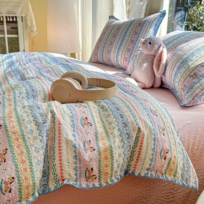 91家纺网 家纺一手货源 找家纺 梵希雅 2026新款费尔岛风贝壳边泡芙棉四件套床单被套宿舍三件套单品 甜粉摇马