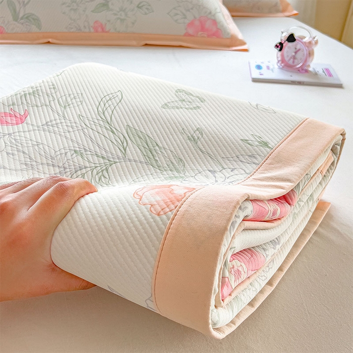 91家纺网 家纺一手货源 找家纺 宜派家纺 2026新款夏季花卉冰丝凉席床笠凉感值过0.21单件夏天冰豆豆A类可机洗学生宿舍空调软席 牡丹粉-床席