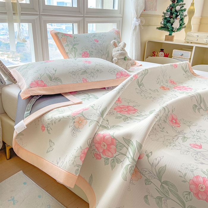 91家纺网 家纺一手货源 找家纺 宜派家纺 2026新款夏季花卉冰丝凉席床笠凉感值过0.21单件夏天冰豆豆A类可机洗学生宿舍空调软席 牡丹粉-床席