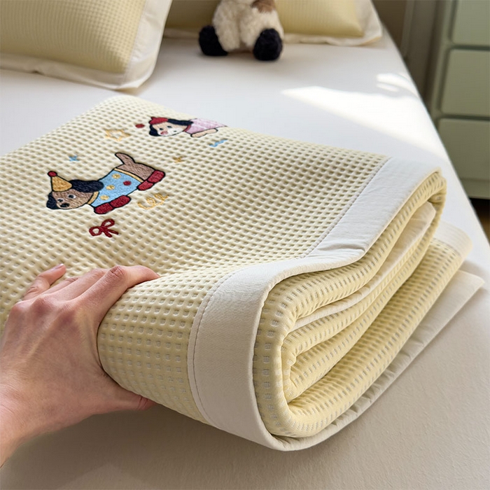 91家纺网 家纺一手货源 找家纺 （总）宜派家纺 2026新款乙纶冰豆豆凉席卡通刺绣印花小红书爆款凉豆豆绣花床席凉感值过0.21冰丝席