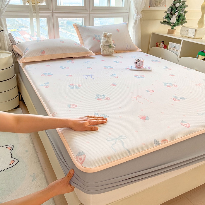 91家纺网 家纺一手货源 找家纺 宜派家纺 2026新款夏季花卉冰丝凉席床笠凉感值过0.21单件夏天冰豆豆A类可机洗学生宿舍空调软席 草莓甜心-床笠