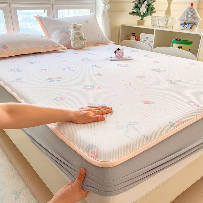 91家纺网 家纺一手货源 找家纺 宜派家纺 2026新款夏季花卉冰丝凉席床笠凉感值过0.21单件夏天冰豆豆A类可机洗学生宿舍空调软席 草莓甜心-床笠