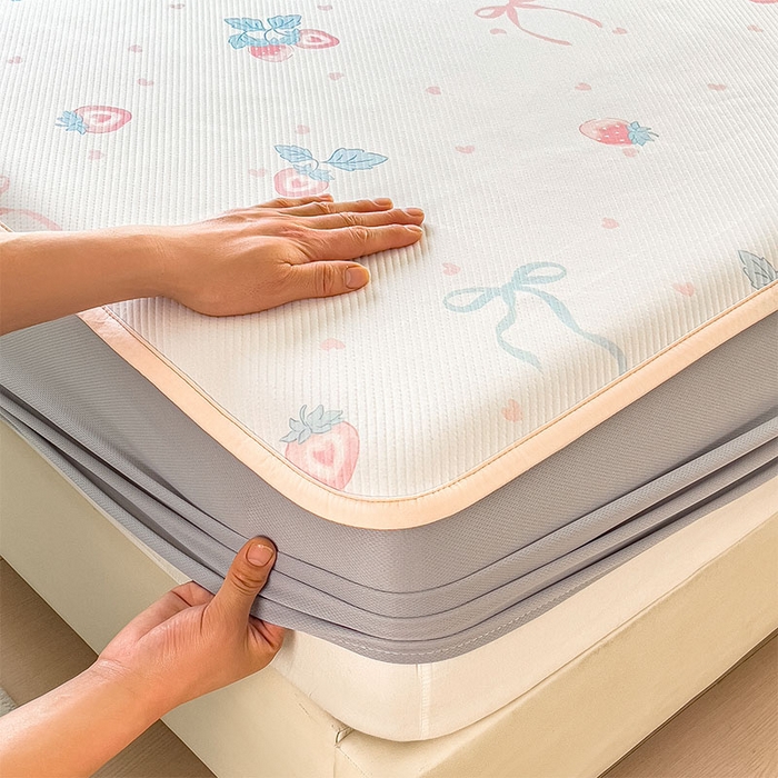 91家纺网 家纺一手货源 找家纺 宜派家纺 2026新款夏季花卉冰丝凉席床笠凉感值过0.21单件夏天冰豆豆A类可机洗学生宿舍空调软席 草莓甜心-床笠