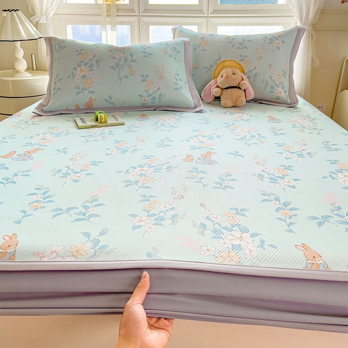 91家纺网 家纺一手货源 找家纺 宜派家纺 2026新款夏季花卉冰丝凉席床笠凉感值过0.21单件夏天冰豆豆A类可机洗学生宿舍空调软席 丛林小兔-床笠