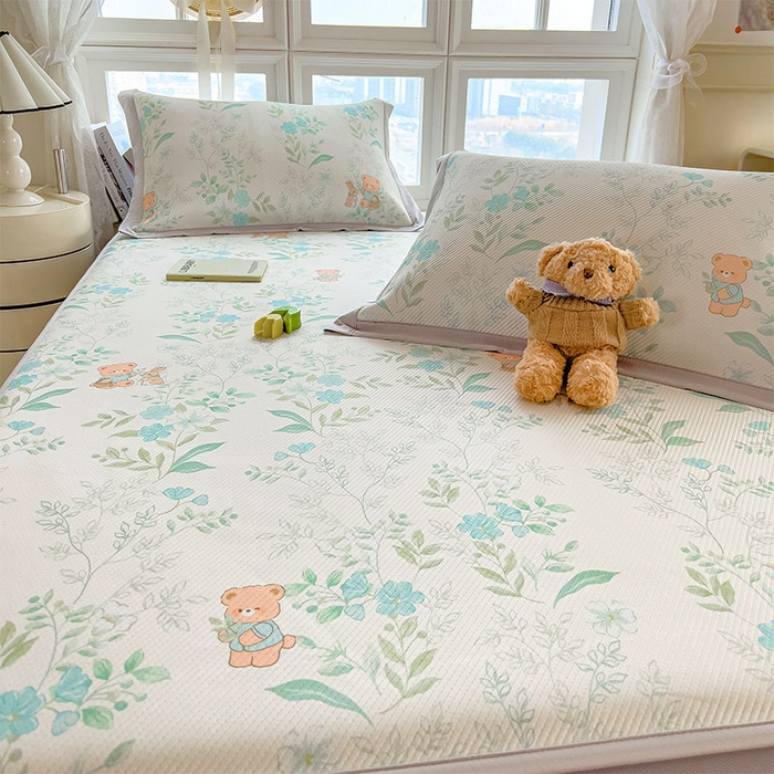 91家纺网 家纺一手货源 找家纺 宜派家纺 2026新款夏季花卉冰丝凉席床笠凉感值过0.21单件夏天冰豆豆A类可机洗学生宿舍空调软席 丛林小熊-床笠