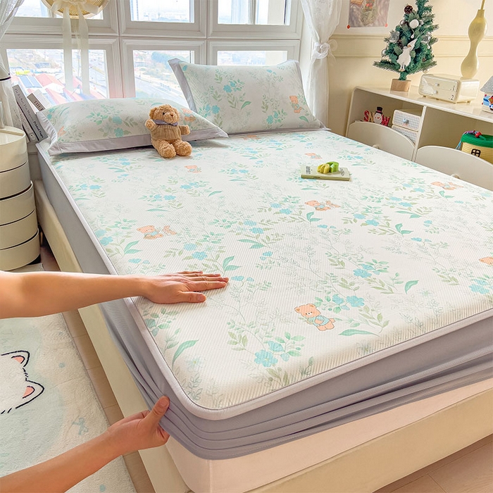 91家纺网 家纺一手货源 找家纺 宜派家纺 2026新款夏季花卉冰丝凉席床笠凉感值过0.21单件夏天冰豆豆A类可机洗学生宿舍空调软席 丛林小熊-床笠