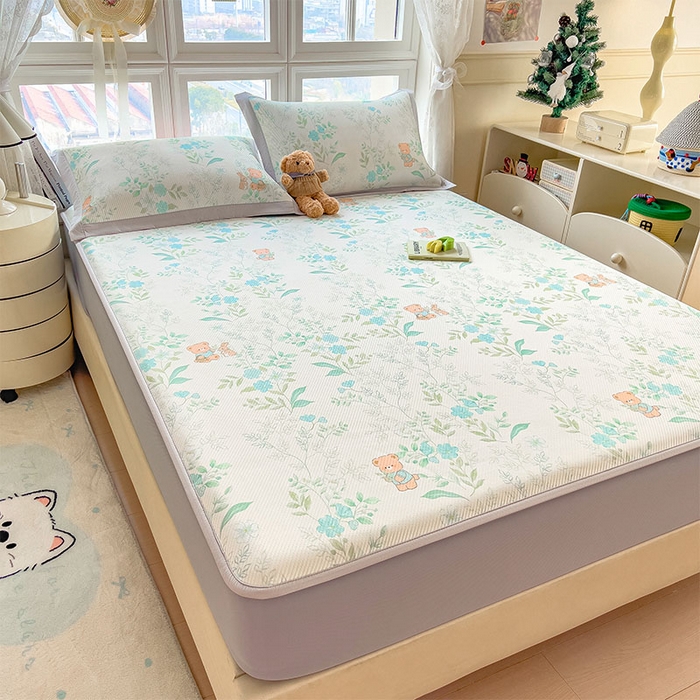 91家纺网 家纺一手货源 找家纺 宜派家纺 2026新款夏季花卉冰丝凉席床笠凉感值过0.21单件夏天冰豆豆A类可机洗学生宿舍空调软席 丛林小熊-床笠