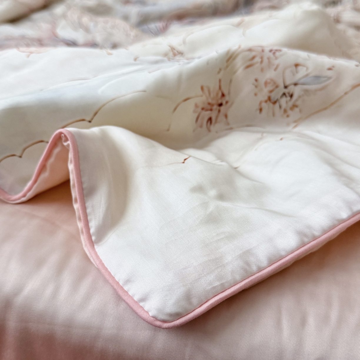 91家纺网 家纺一手货源 找家纺 （总）萌宝家纺 2026新款60S兰精天丝儿童夏被幼儿园大豆夏凉被三件套