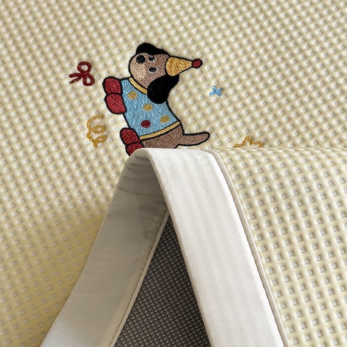 91家纺网 家纺一手货源 找家纺 宜派家纺 2026新款乙纶冰豆豆凉席卡通刺绣印花小红书爆款凉豆豆绣花床席凉感值过0.21冰丝席 趣味腊肠狗-床席