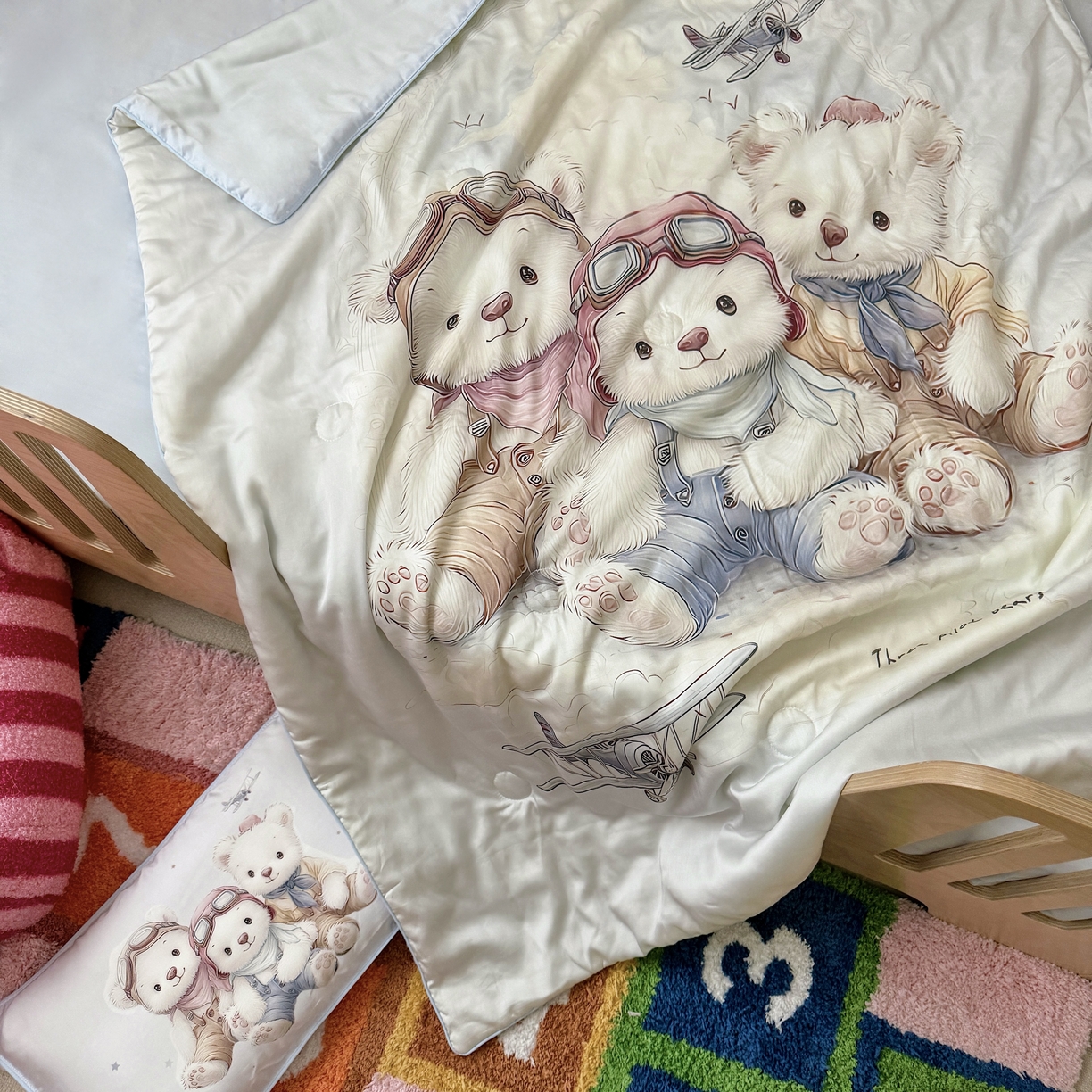 91家纺网 家纺一手货源 找家纺 萌宝家纺 2026新款60S兰精天丝儿童夏被幼儿园大豆夏凉被三件套 飞机小熊