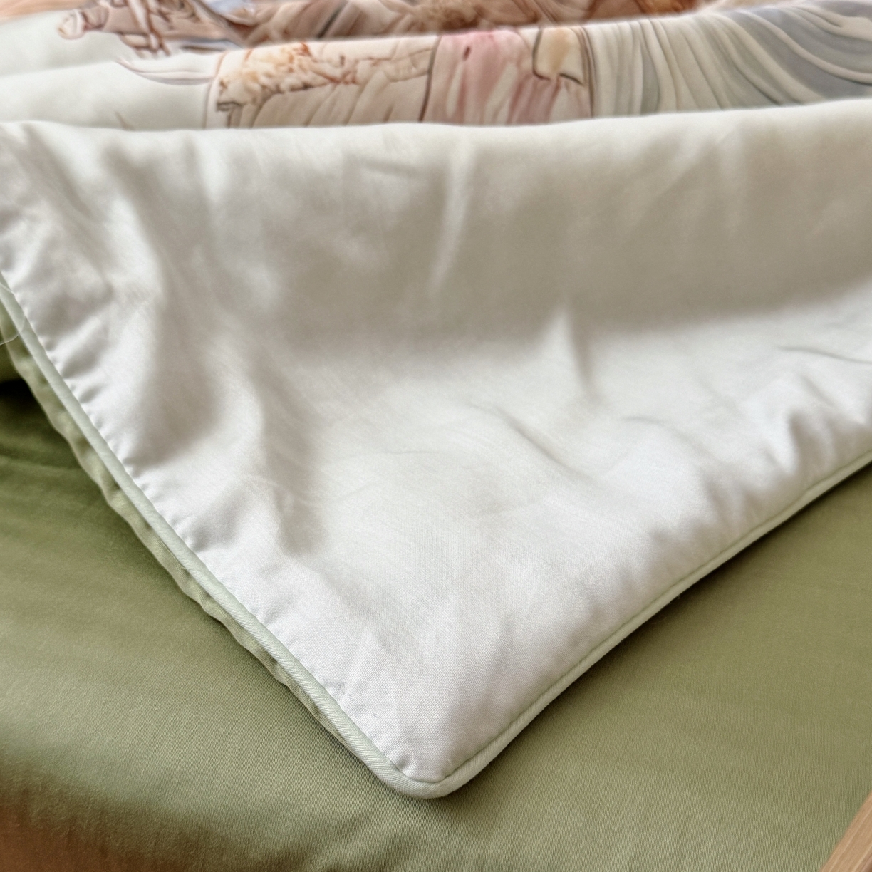 91家纺网 家纺一手货源 找家纺 萌宝家纺 2026新款60S兰精天丝儿童夏被幼儿园大豆夏凉被三件套 海盗恐龙