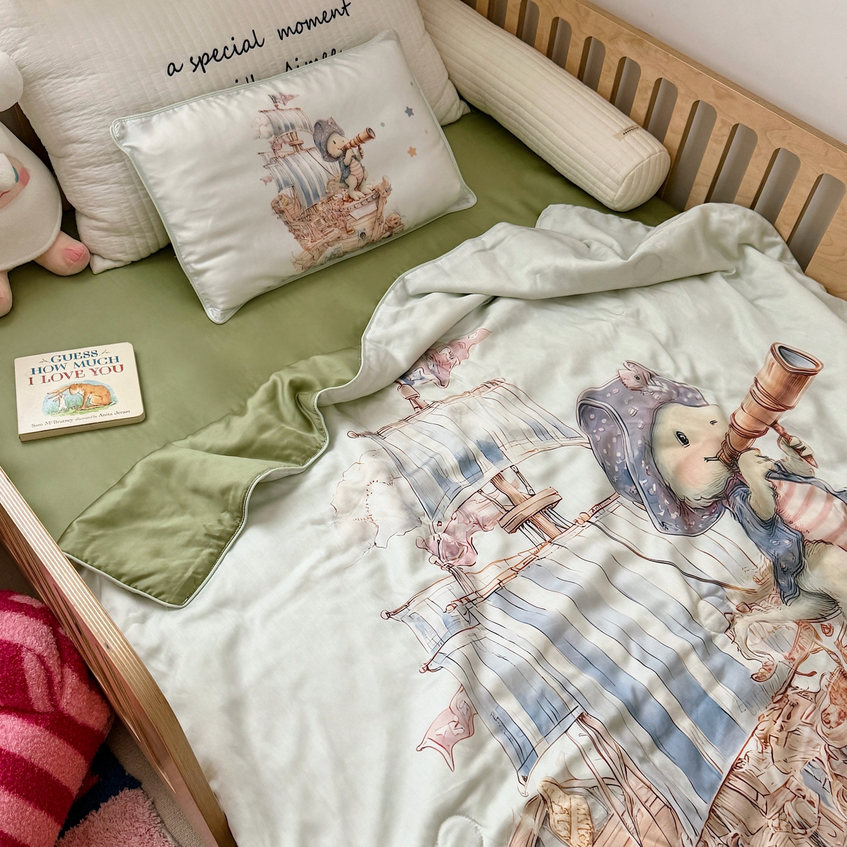 91家纺网 家纺一手货源 找家纺 萌宝家纺 2026新款60S兰精天丝儿童夏被幼儿园大豆夏凉被三件套 海盗恐龙