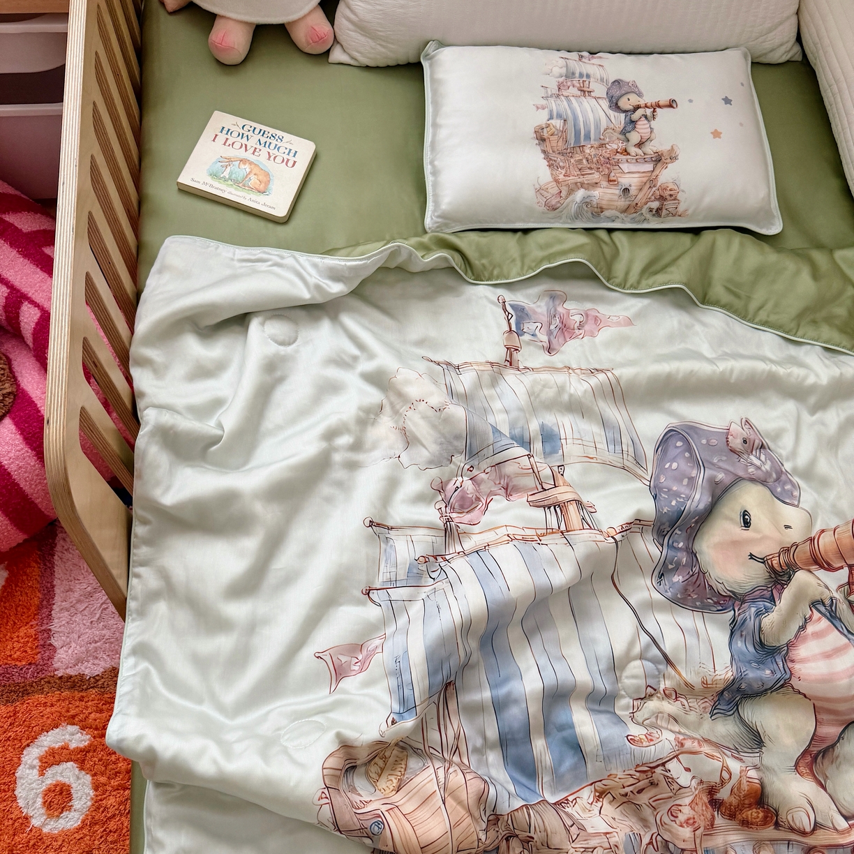 91家纺网 家纺一手货源 找家纺 萌宝家纺 2026新款60S兰精天丝儿童夏被幼儿园大豆夏凉被三件套 海盗恐龙