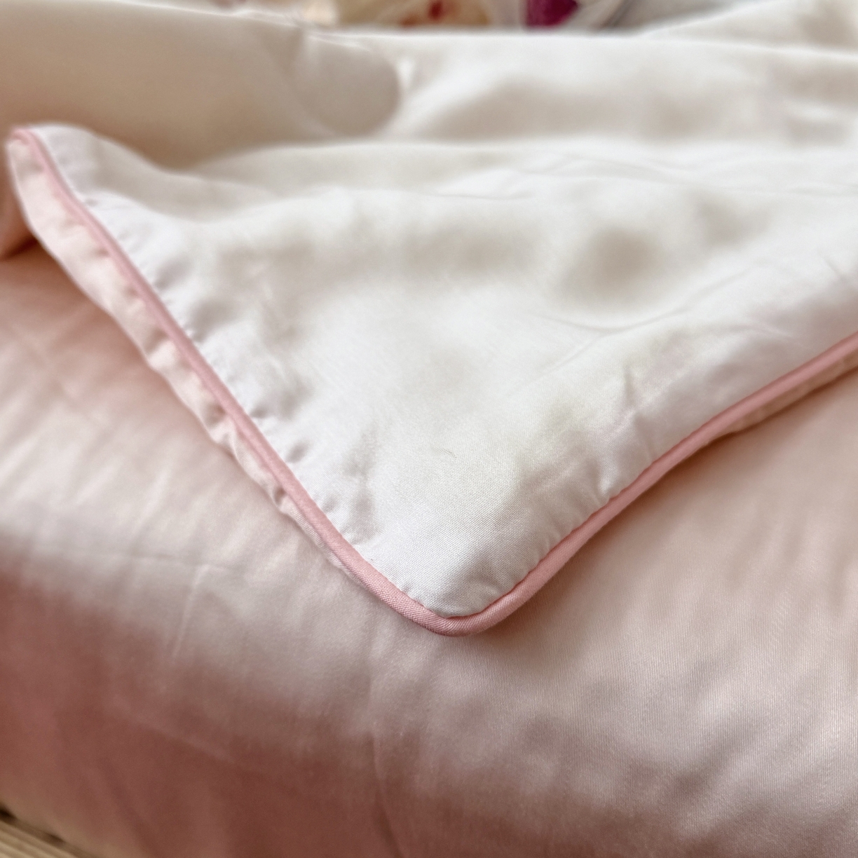 91家纺网 家纺一手货源 找家纺 萌宝家纺 2026新款60S兰精天丝儿童夏被幼儿园大豆夏凉被三件套 淑女猫咪