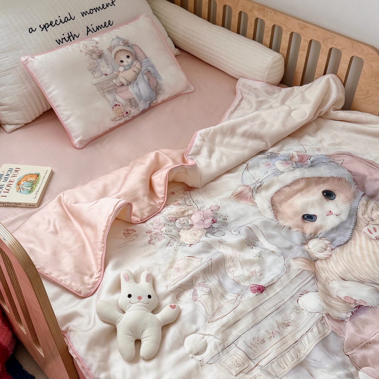 91家纺网 家纺一手货源 找家纺 萌宝家纺 2026新款60S兰精天丝儿童夏被幼儿园大豆夏凉被三件套 淑女猫咪