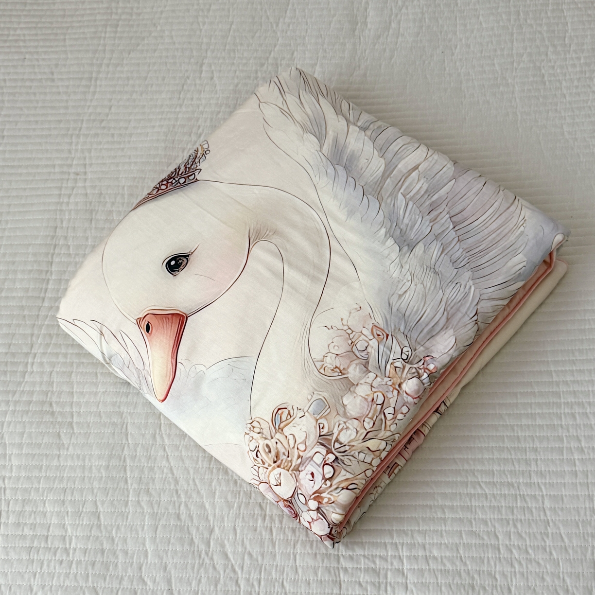 91家纺网 家纺一手货源 找家纺 萌宝家纺 2026新款60S兰精天丝儿童夏被幼儿园大豆夏凉被三件套 天鹅公主