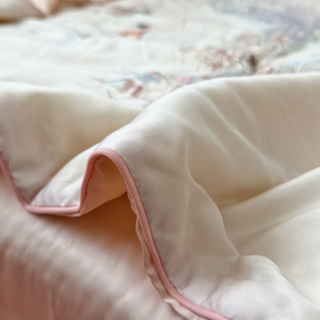 91家纺网 家纺一手货源 找家纺 萌宝家纺 2026新款60S兰精天丝儿童夏被幼儿园大豆夏凉被三件套 天鹅公主