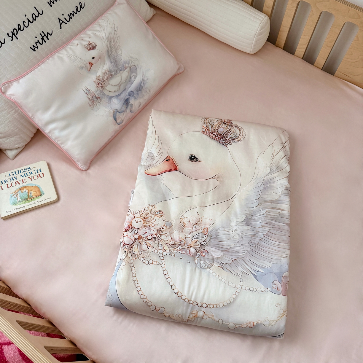 91家纺网 家纺一手货源 找家纺 萌宝家纺 2026新款60S兰精天丝儿童夏被幼儿园大豆夏凉被三件套 天鹅公主